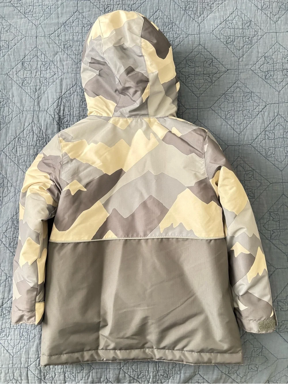 CHILDREN’S PLACE GRAY BEIGE CAMOUFLAGE HOODED COAT, size 4 XS/TP